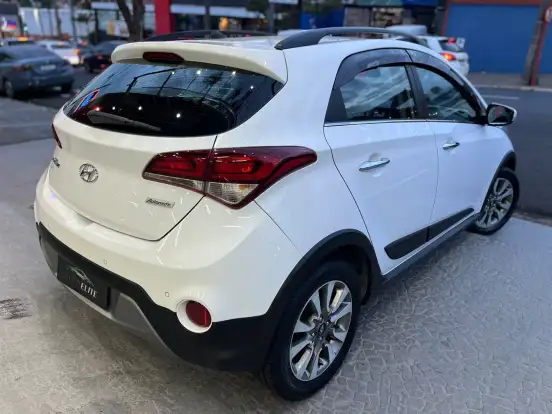 HYUNDAI-HB20X-1.6 16V PREMIUM FLEX 4P AUTOMÁTICO HYUNDAI-HB20X-2015