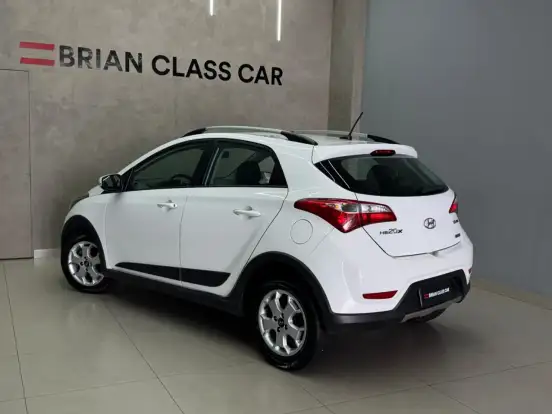 HYUNDAI-HB20X-1.6 16V STYLE FLEX 4P AUTOMÁTICO HYUNDAI-HB20X-2015