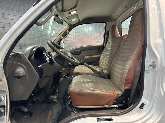 HYUNDAI-HR-2.5 TURBO DIESEL CS 4WD MANUAL HYUNDAI-HR-2024