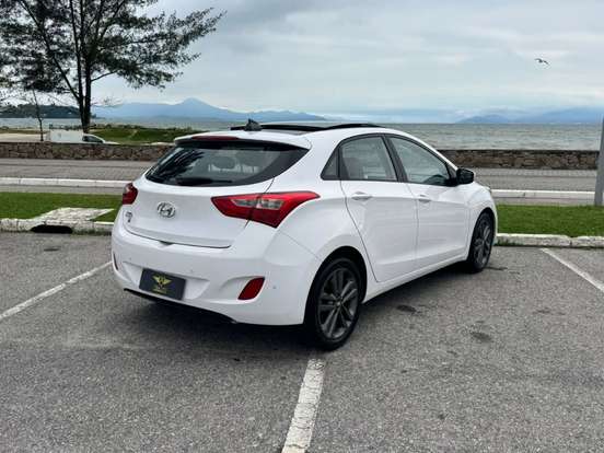 HYUNDAI-I30-1.8 MPI 16V GASOLINA 4P AUTOMATICO HYUNDAI-I30-2015