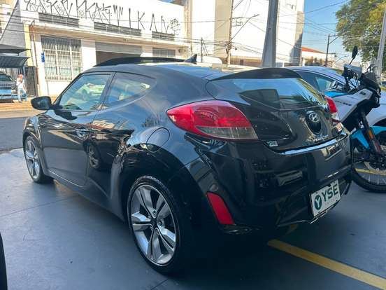 HYUNDAI-VELOSTER-2012