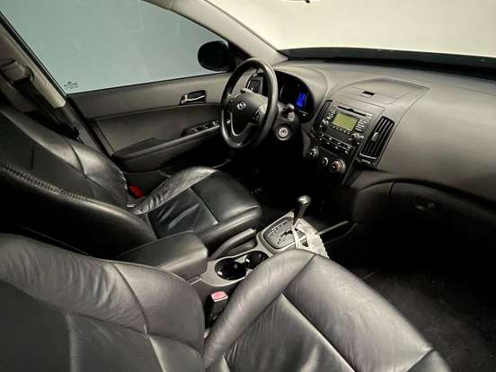 HYUNDAI-I30-2.0 MPFI GLS 16V GASOLINA 4P AUTOMÁTICO HYUNDAI-I30-2011