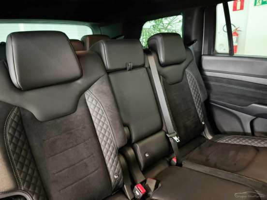 JEEP-COMMANDER-2.0 HURRICANE 4 TURBO GASOLINA BLACKHAWK AT9 JEEP-COMMANDER-2025