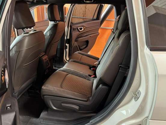 JEEP-COMMANDER-2024