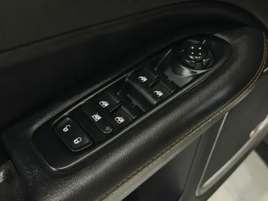 JEEP-COMPASS-2.0 16V DIESEL NIGHT EAGLE 4X4 AUTOMÁTICO JEEP-COMPASS-2018