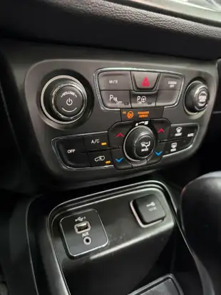 JEEP-COMPASS-2.0 16V FLEX LONGITUDE AUTOMÁTICO JEEP-COMPASS-2020