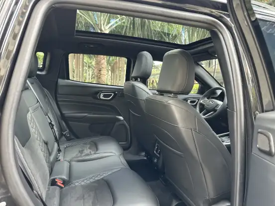 JEEP-COMPASS-2.0 HURRICANE 4 TURBO GASOLINA BLACKHAWK AT9 JEEP-COMPASS-2025