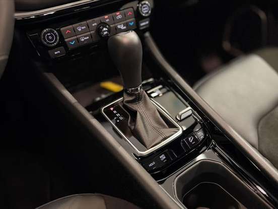 JEEP-COMPASS-2.0 HURRICANE 4 TURBO GASOLINA BLACKHAWK AT9 JEEP-COMPASS-2025