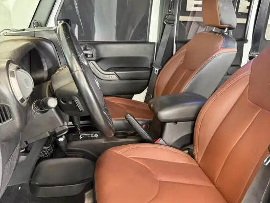 JEEP-WRANGLER-3.6 UNLIMITED SPORT 4X4 V6 GASOLINA 4P AUTOMÁTICO JEEP-WRANGLER-2013
