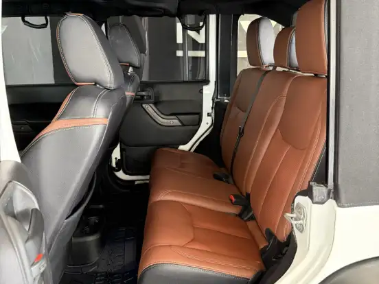 JEEP-WRANGLER-3.6 UNLIMITED SPORT 4X4 V6 GASOLINA 4P AUTOMÁTICO JEEP-WRANGLER-2013