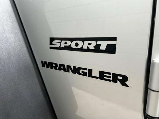 JEEP-WRANGLER-2011