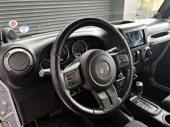 JEEP-WRANGLER-2011