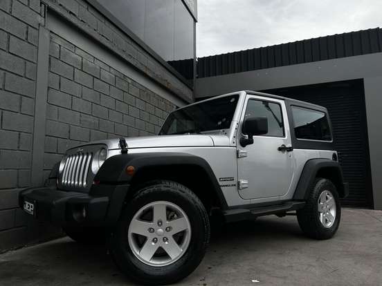 JEEP-WRANGLER-2011