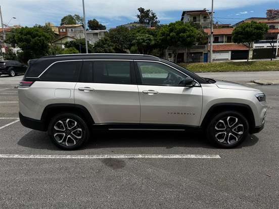 JEEP-COMMANDER-2022