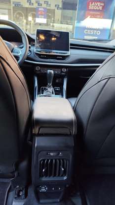 JEEP-COMMANDER-2024