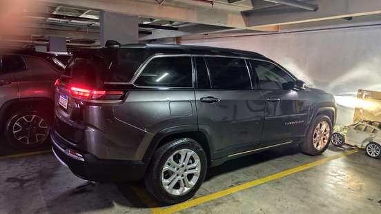JEEP-COMMANDER-2024