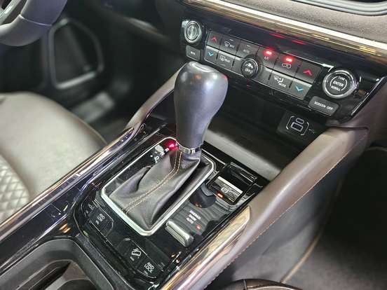 JEEP-COMMANDER-2022