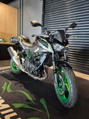 KAWASAKI-Z500 SE-2025