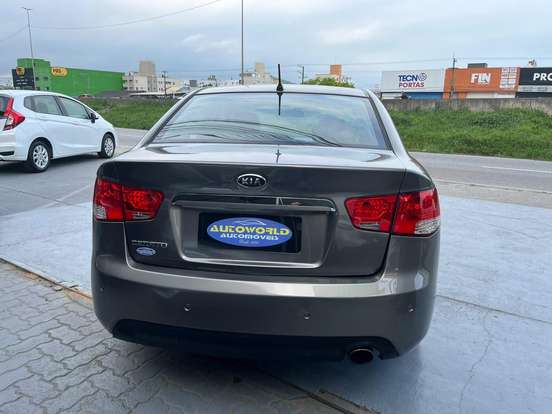 KIA-CERATO-2012