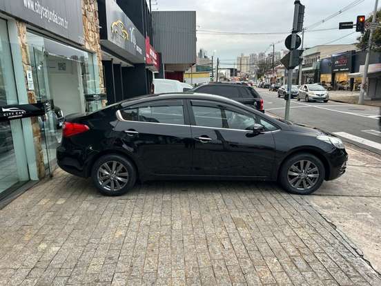 KIA-CERATO-1.6 SX 16V FLEX 4P AUTOMÁTICO KIA-CERATO-2015