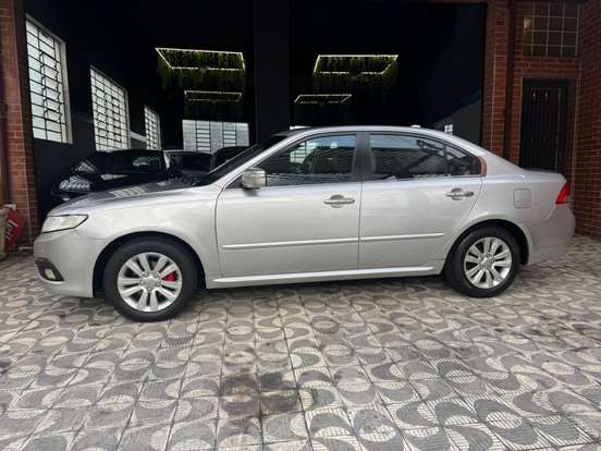 KIA-MAGENTIS-2.0 EX SEDAN 16V GASOLINA 4P AUTOMÁTICO KIA-MAGENTIS-2009
