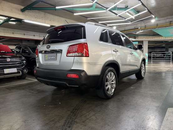 KIA-SORENTO-2011