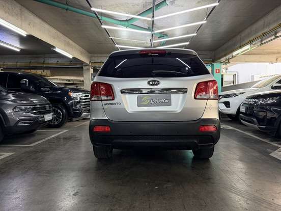 KIA-SORENTO-2011