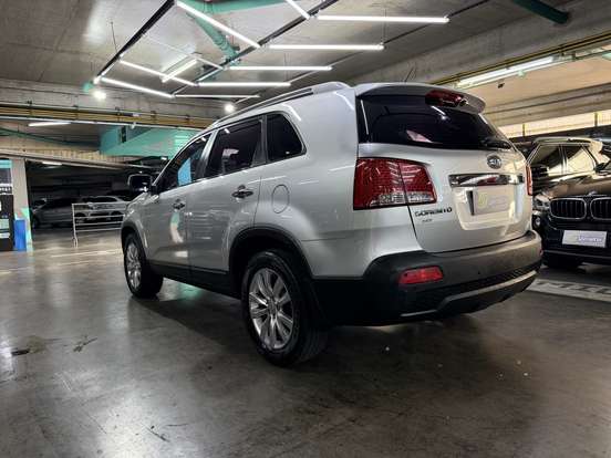KIA-SORENTO-2011