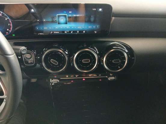MERCEDES-BENZ-A 200-2020