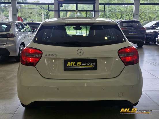 MERCEDES-BENZ-A 200-1.6 TURBO STYLE 16V GASOLINA 4P AUTOMÁTICO MERCEDES-BENZ-A 200-2013
