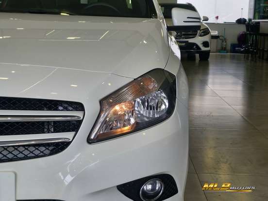 MERCEDES-BENZ-A 200-1.6 TURBO STYLE 16V GASOLINA 4P AUTOMÁTICO MERCEDES-BENZ-A 200-2013