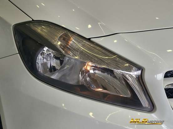 MERCEDES-BENZ-A 200-2013