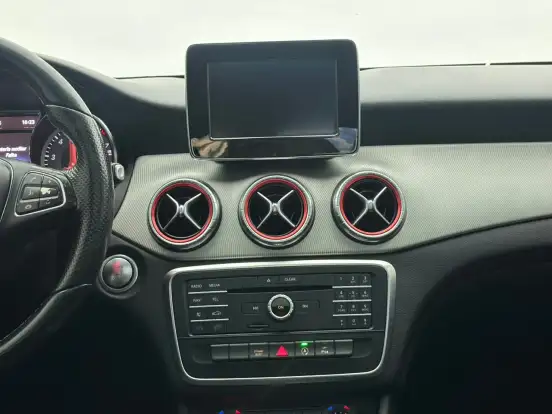 MERCEDES-BENZ-CLA 200-2015