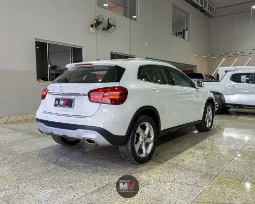 MERCEDES-BENZ-GLA 200-2019