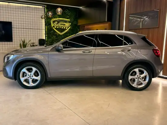 MERCEDES-BENZ-GLA 200-2018