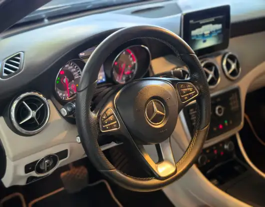 MERCEDES-BENZ-GLA 200-2015