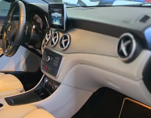 MERCEDES-BENZ-GLA 200-2015