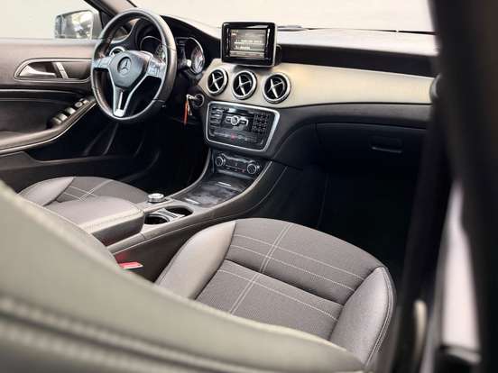 MERCEDES-BENZ-GLA 200-2014