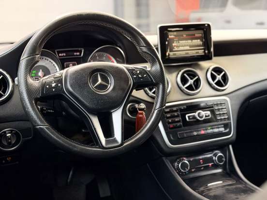 MERCEDES-BENZ-GLA 200-1.6 CGI ADVANCE 16V TURBO FLEX 4P AUTOMÁTICO MERCEDES-BENZ-GLA 200-2014