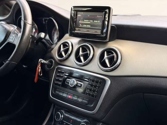 MERCEDES-BENZ-GLA 200-2014