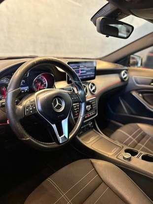 MERCEDES-BENZ-GLA 200-2014