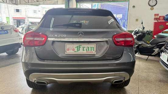 MERCEDES-BENZ-GLA 200-2017