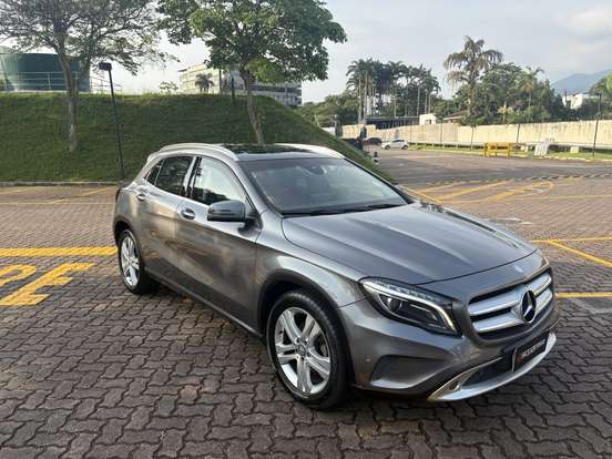 MERCEDES-BENZ-GLA 200-2016
