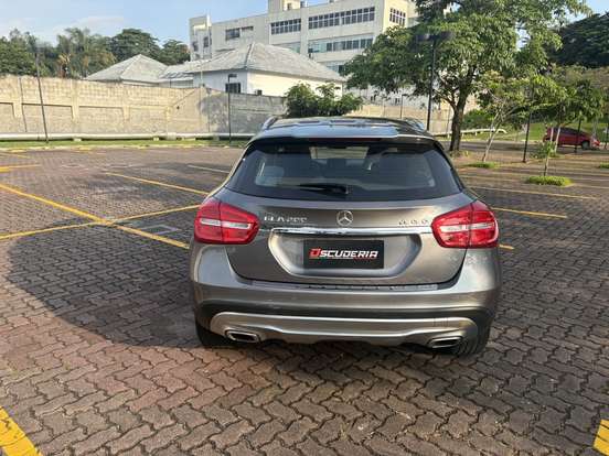 MERCEDES-BENZ-GLA 200-2016