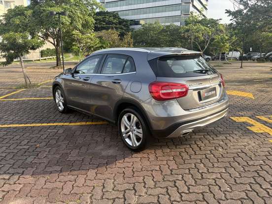 MERCEDES-BENZ-GLA 200-2016