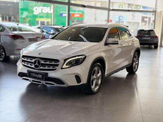 MERCEDES-BENZ GLA 200 1.6 CGI FLEX ADVANCE 7G-DCT