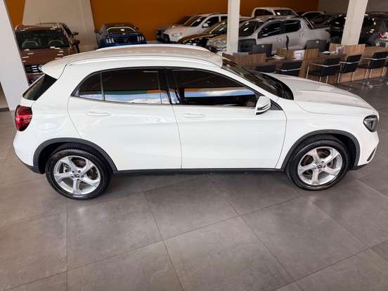 MERCEDES-BENZ-GLA 200-2018