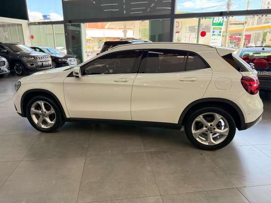 MERCEDES-BENZ-GLA 200-2018