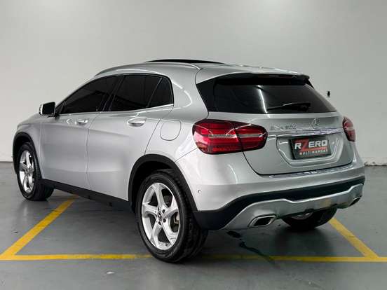 MERCEDES-BENZ-GLA 200-2017