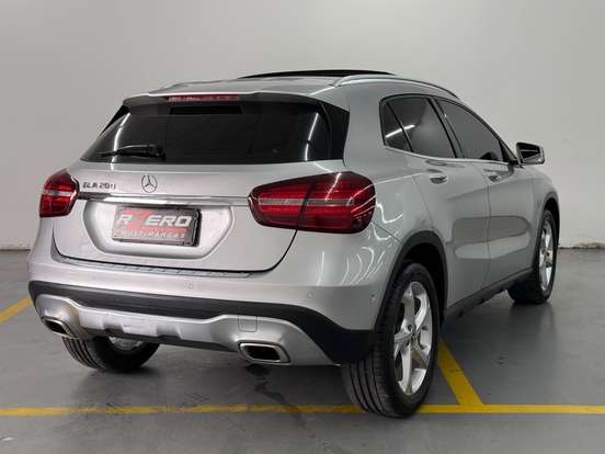 MERCEDES-BENZ-GLA 200-2017